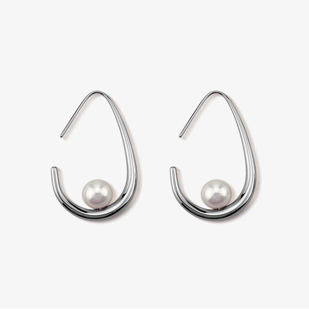 Fresh water pearl hook earrings/ Silver Hoop Earrings with fresh water Pearl